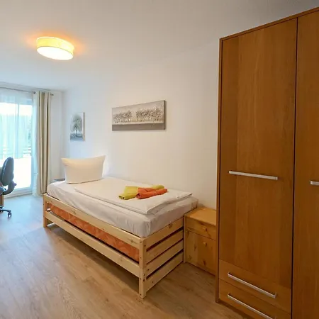 Waldstrasse 8a-c B7 Treichel אוקריץ