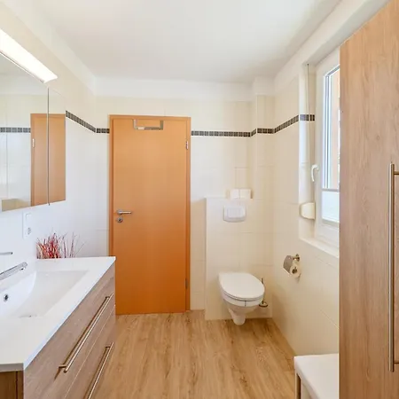 דירה Waldstrasse 8a-c B7 Treichel אוקריץ