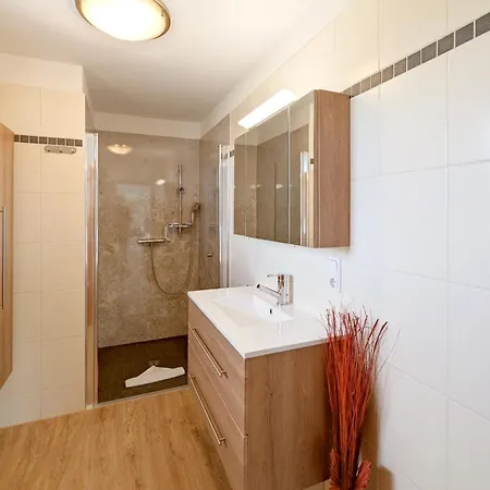 דירה Waldstrasse 8a-c B7 Treichel אוקריץ